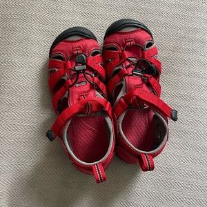 Keens kids water shoes - I great condition